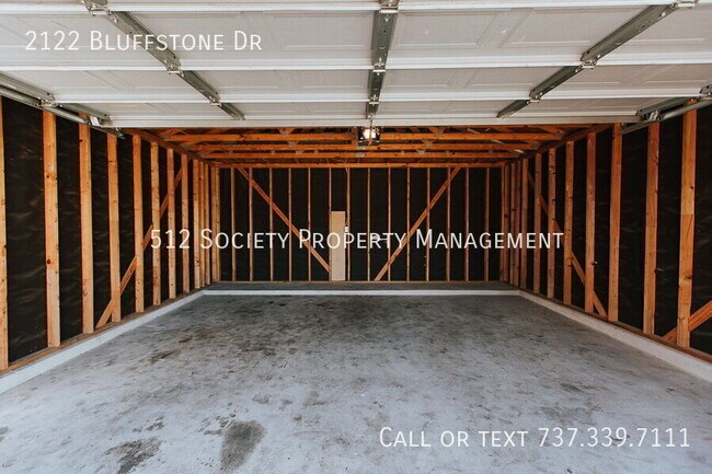 Building Photo - 2122 Bluffstone Dr