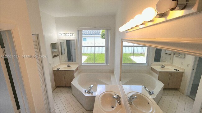 Building Photo - 924 Falling Water Rd