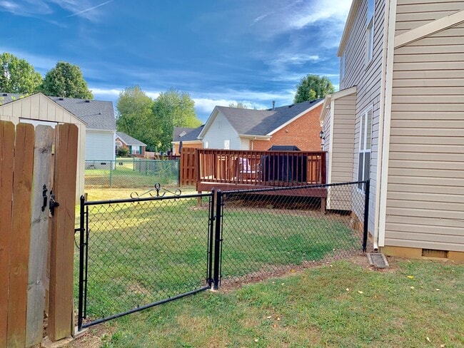 Building Photo - Welcome Home Rent Ready!