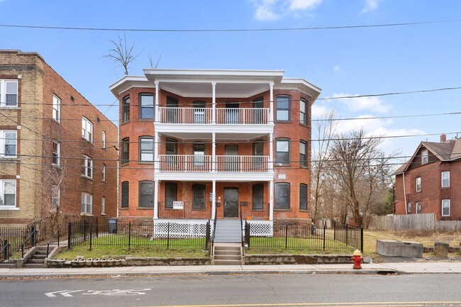 Building Photo - 31 Capen St