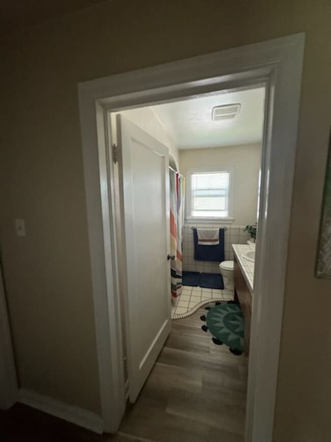 Building Photo - Private Rooms and Apartments Available Near SUU