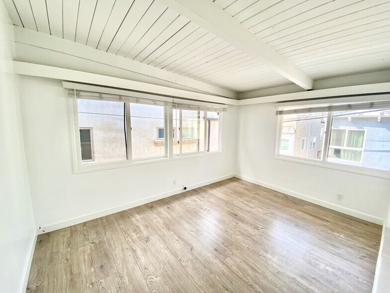 Building Photo - 121 Rosecrans Pl