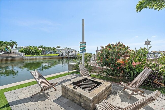 Building Photo - 585 Dolphin Ave SE