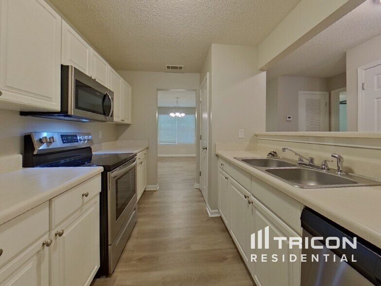 Building Photo - 2872 Knoll View Pl