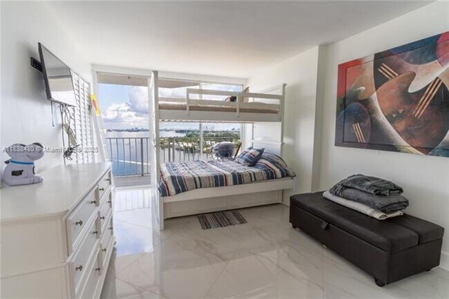 Building Photo - 7601 E Treasure Dr