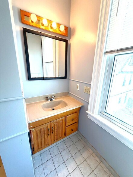 Building Photo - 395 S Main St