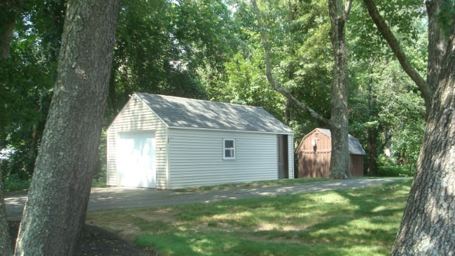 Building Photo - 818 Amesbury Rd