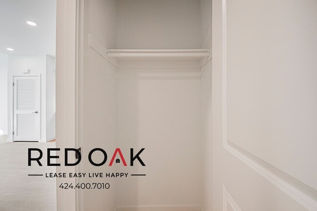 Building Photo - 856 S Gramercy Dr