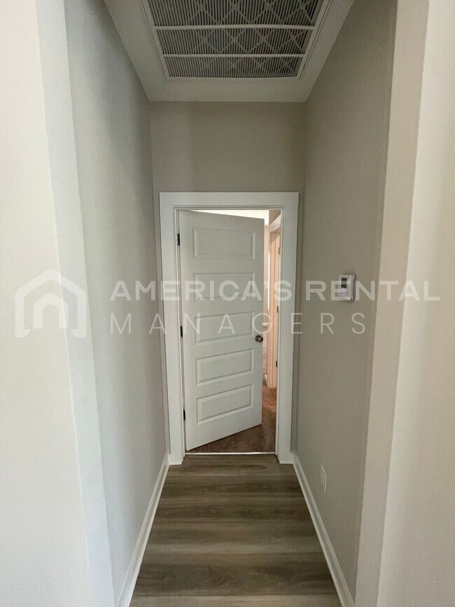 Building Photo - DEPOSIT PENDING!!! Home for Rent in Eastab...