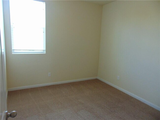 Building Photo - 1700 Sanders