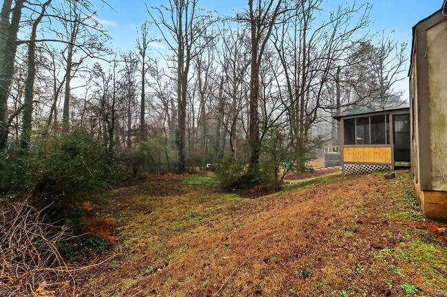 Building Photo - 3 Bedroom 2 Bathroom House