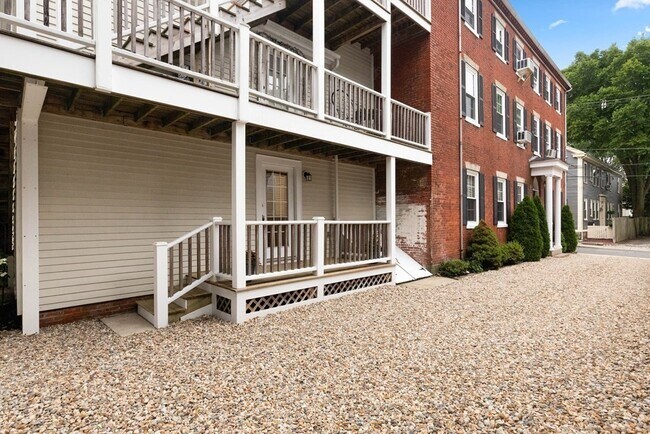 Building Photo - 7 Daniels St