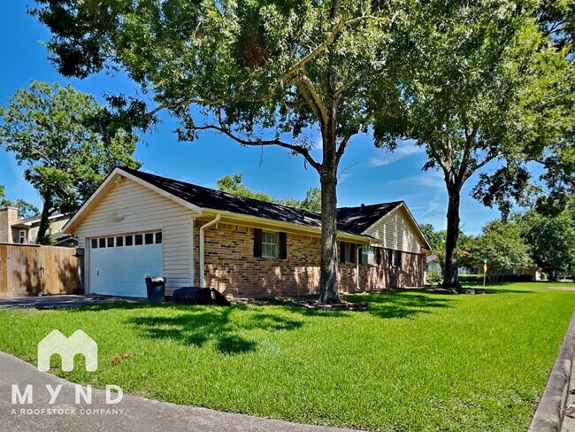 Building Photo - 4003 Highknoll Ln