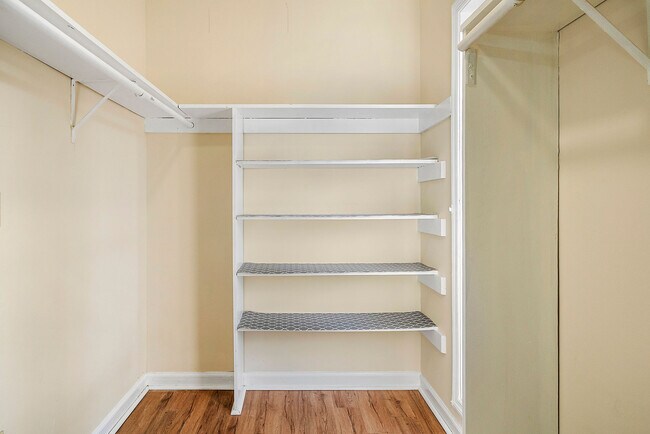 Building Photo - 670 Highland Ct