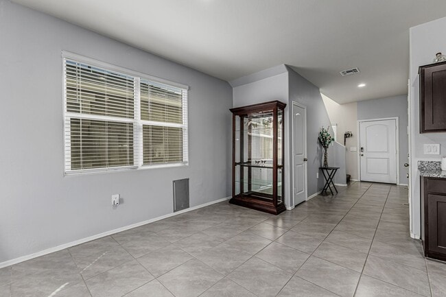 Building Photo - 5 Bedroom home in Maricopa