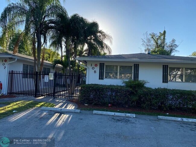 Building Photo - 107 SW 18th Ave
