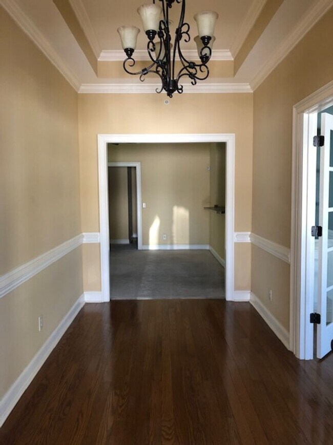 Building Photo - 237 Dogwood Cir