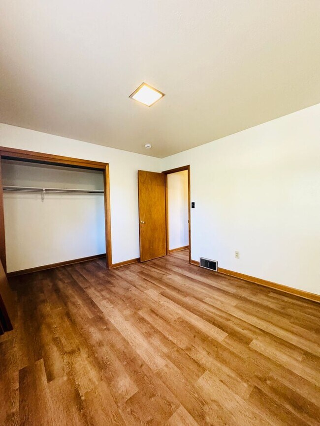 Building Photo - Spacious 4 bedroom 2 bath Ranch Style House In Fort Collins