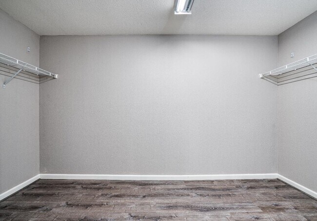 Building Photo - Perfect 6/3 Clovis Home for Large Family!