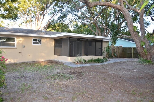 Building Photo - 968 Victor Dr