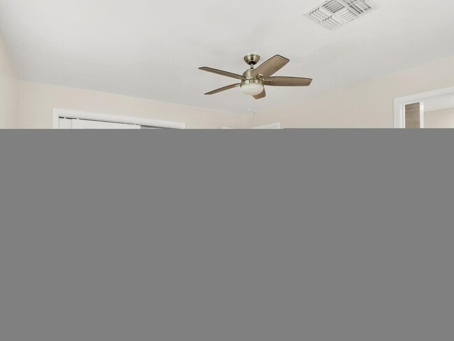 Building Photo - 544 W 17th Pl