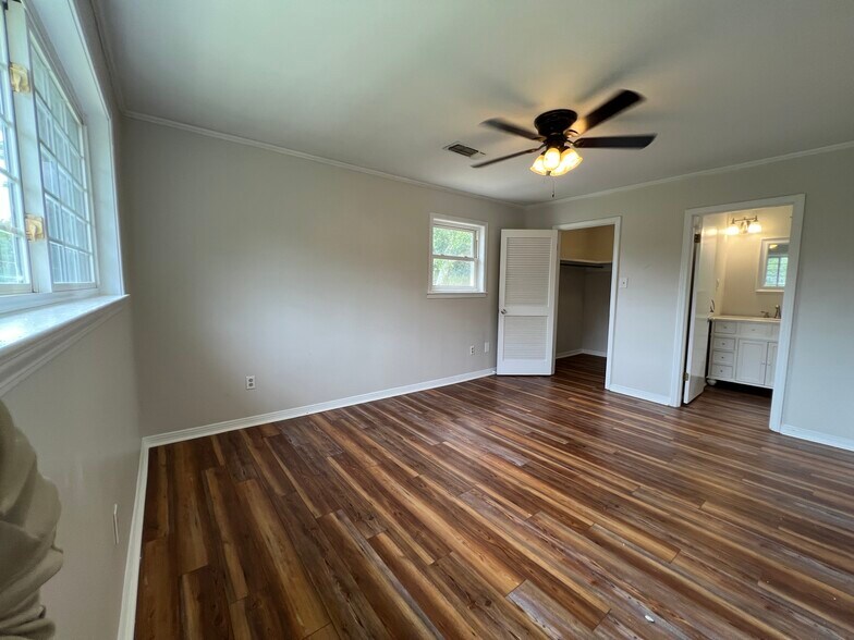 Building Photo - 27 Bayou View Dr