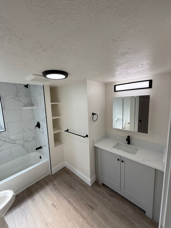 Building Photo - Five Bedroom Home, 2600 sq ft,  West Jordan, $3000/month, Fenced Yard