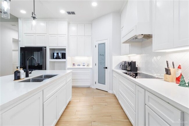 Building Photo - 1801 Stardust Ln