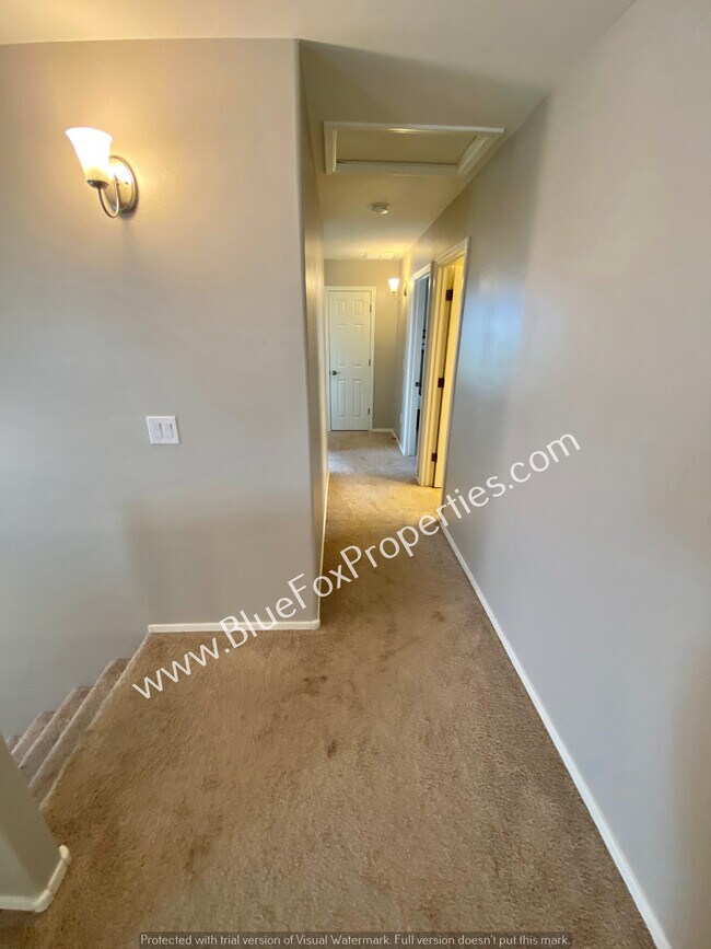 Building Photo - 9009 W Rolling Springs Dr