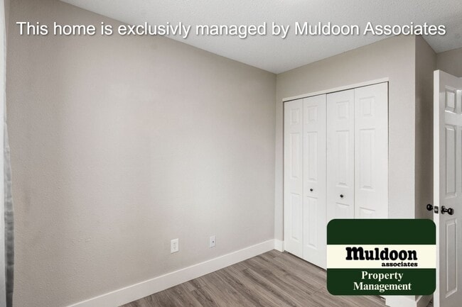 Building Photo - Beautifully remodeled Centrally located bu...