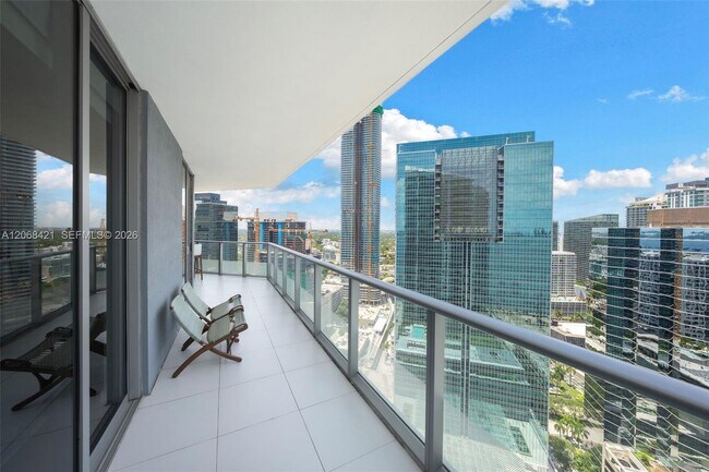 Building Photo - 1300 Brickell Bay Dr