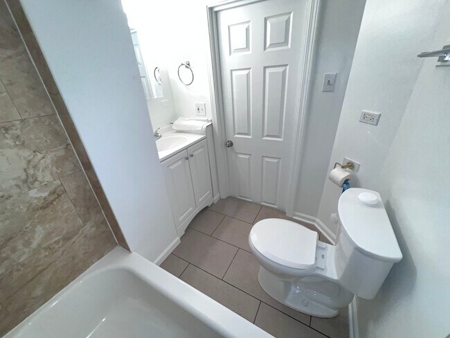 Building Photo - 8919 S Muskegon Ave