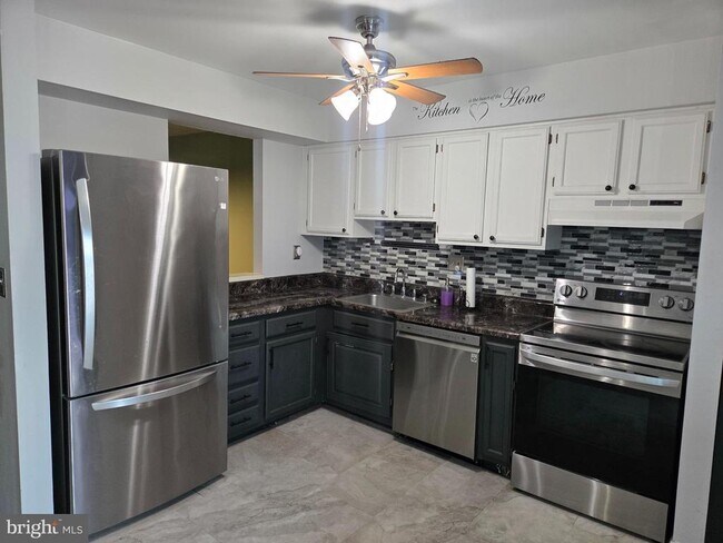 Building Photo - 2118 Cedar Barn Way