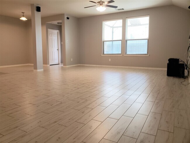 Building Photo - 226 Golden Grain Dr