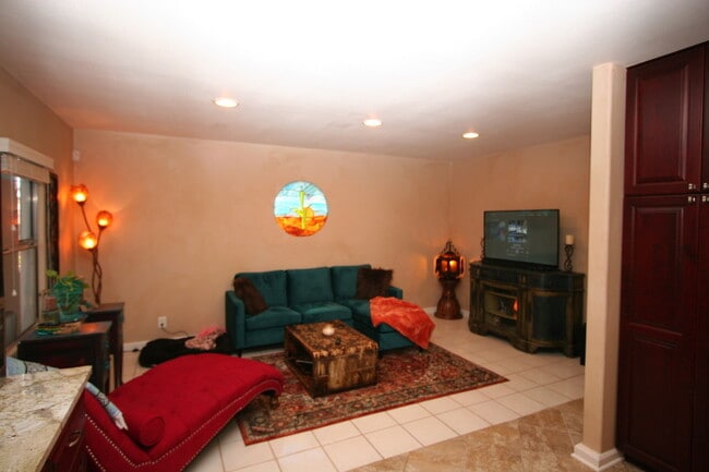Building Photo - 8620 N El Capitan Way