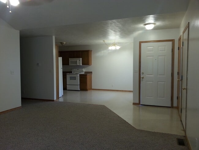Building Photo - Executive Rental 2 Bedroom 2 Bath 2 Car Garage Duplex