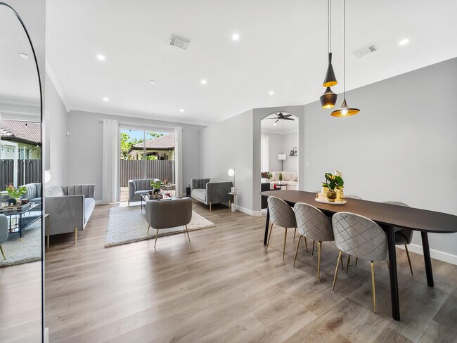 Building Photo - 14815 SW 28 Ln