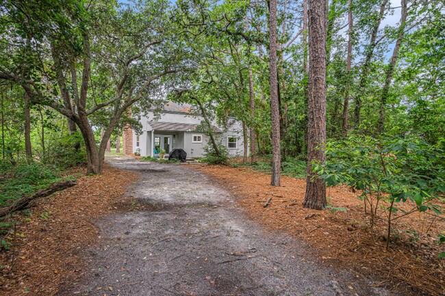 Building Photo - 1930 Lake View Cir