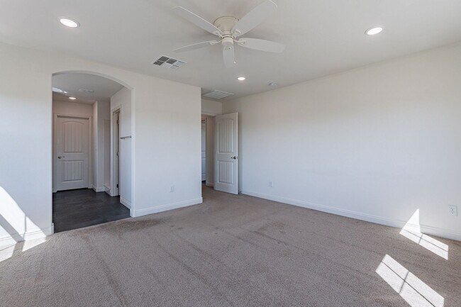 Building Photo - 4 bedroom home for rent