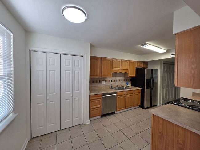Building Photo - 1016 Todd Preis Dr