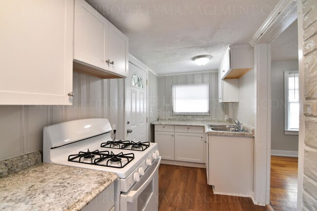 Building Photo - 1403 Sale Ave