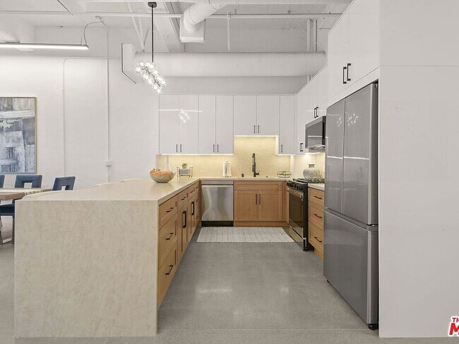 Building Photo - 1130 Flower St