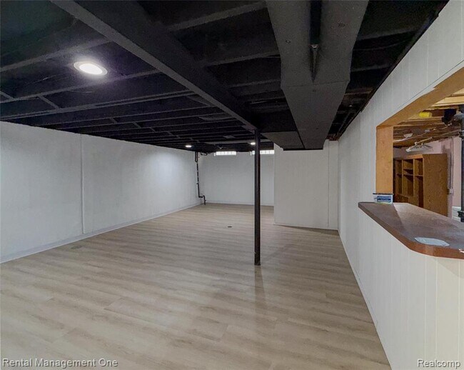 Building Photo - 34381 Rosslyn St