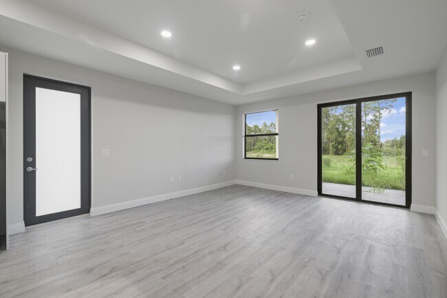 Building Photo - 757 Joponica Ave S