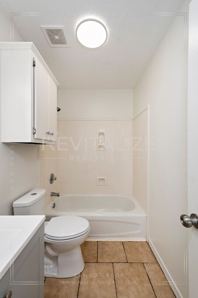 Building Photo - Charming 3-Bed 2-Bath Brick Home in West Mobile