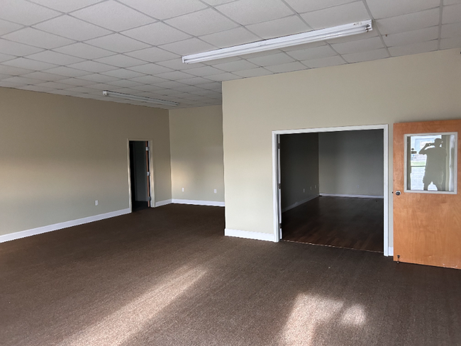 Building Photo - 102 Cloverdale Rd