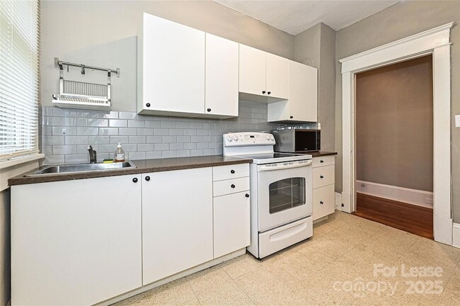 Building Photo - 1506 Nassau Blvd