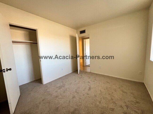 Building Photo - Four Bedroom Home