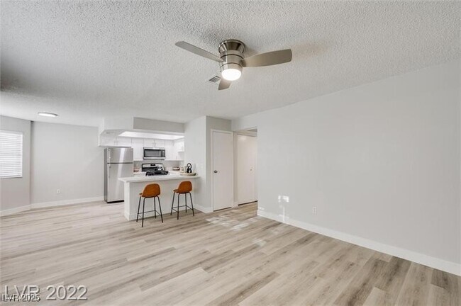 Building Photo - 853 Rock Springs Dr