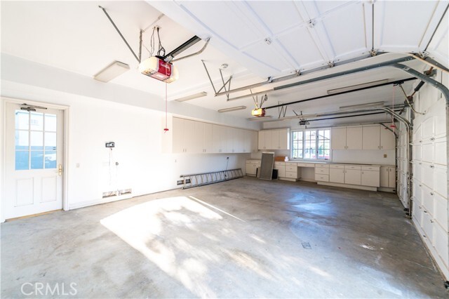 Building Photo - 5 Sunpeak